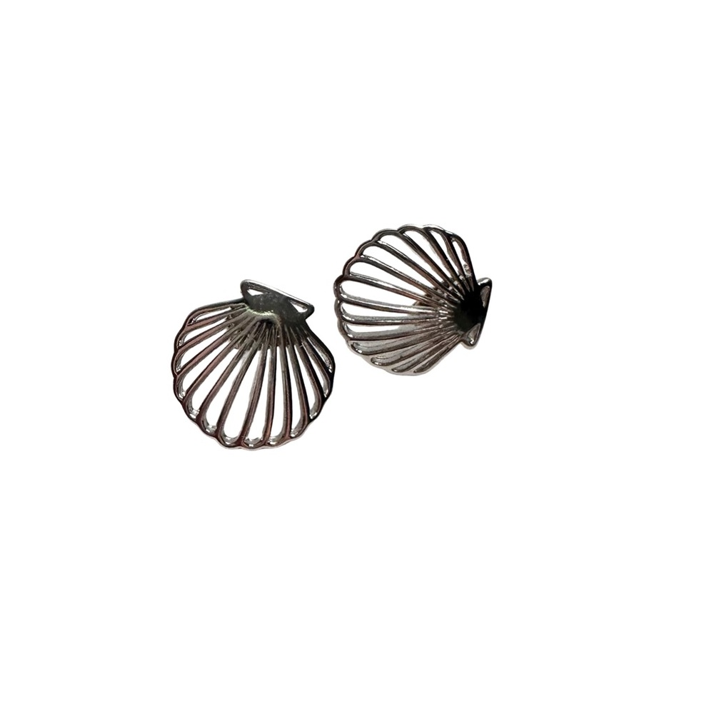 *NWOT* Silver Scallop Shell Earrings - Coastal, Beach Wedding